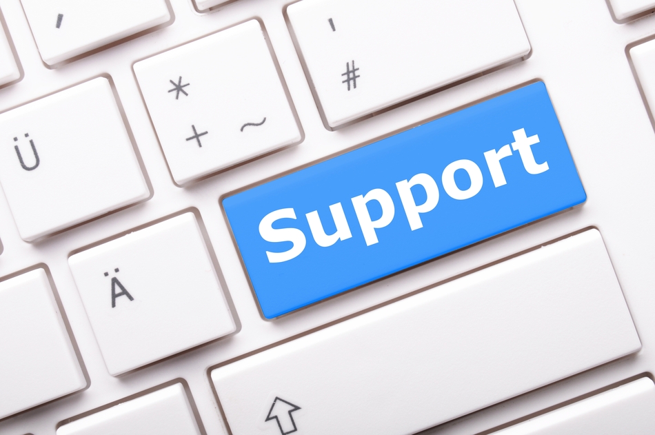 Tastatur mit einer großen blauen Taste mit weißer Schrift "Support". Tastatur mit einer großen blauen Taste mit weißer Schrift "Support".